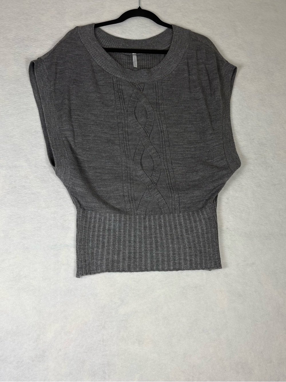 Women's Gray Cable-Knit Sleeveless Pullover Sweater
